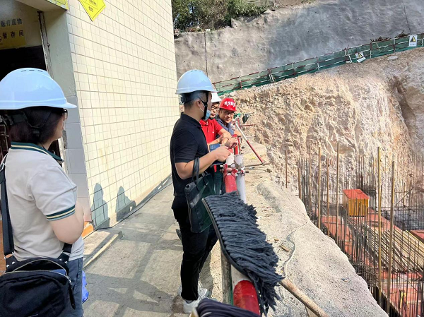 銅仁城交集團九龍地礦公司對在建項目進行國慶節前質量安全檢查