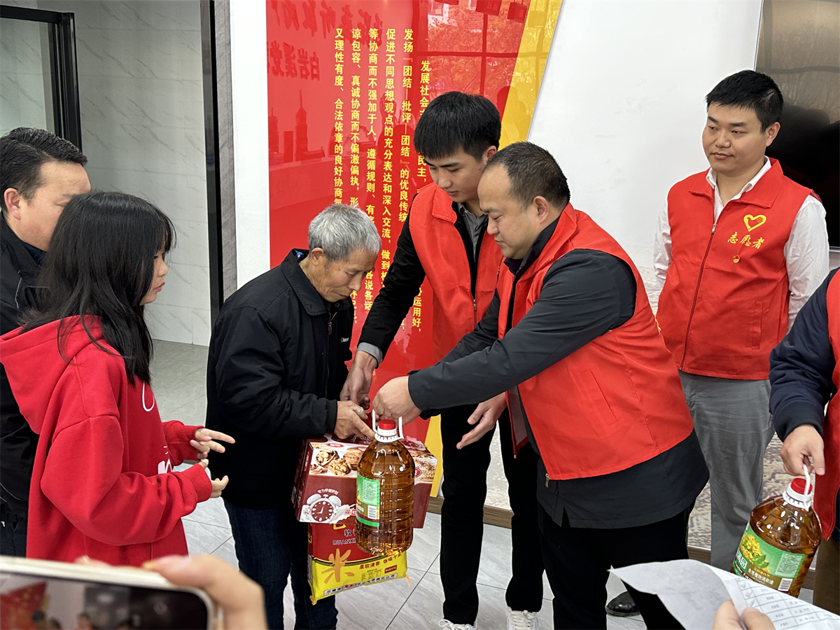 九龍地礦集團銅人房開公司開展“傳承弘揚雷鋒精神，爭做崗位建功先鋒”志愿服務活動